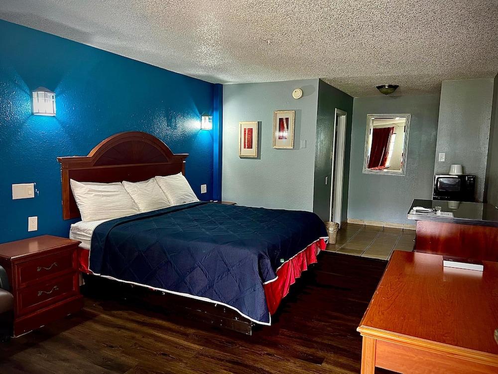 Regency Inn - Fort Sam Houston photo 9