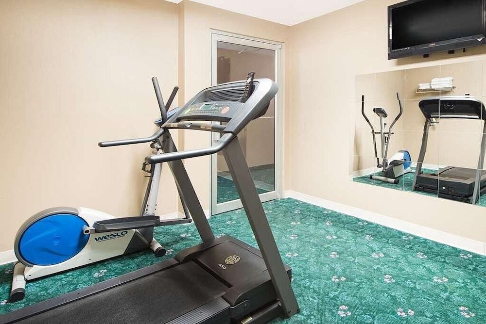 Boarders Inn & Suites photo 51