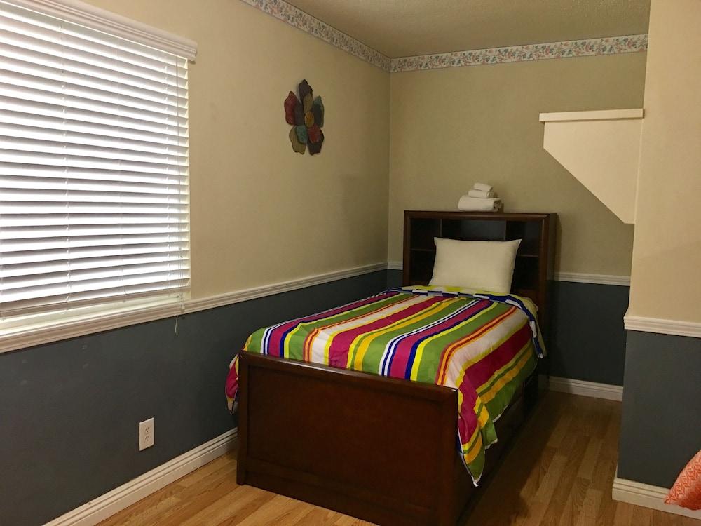 Traveler's Bed & Breakfast Hostel photo 29