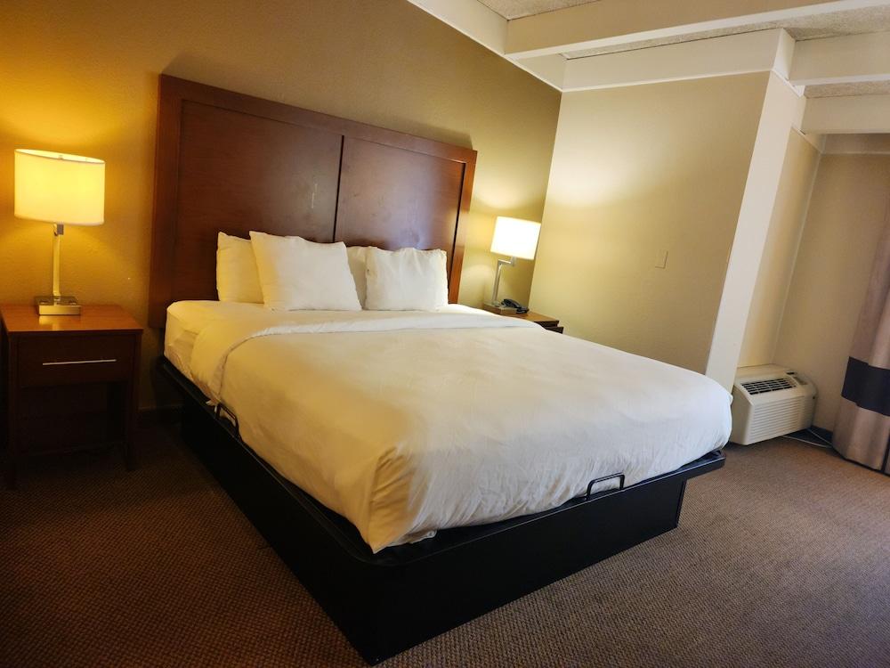 Comfort Inn & Suites Madison - Airport photo 21