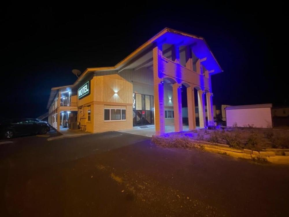 Antler's Inn Motel photo 5