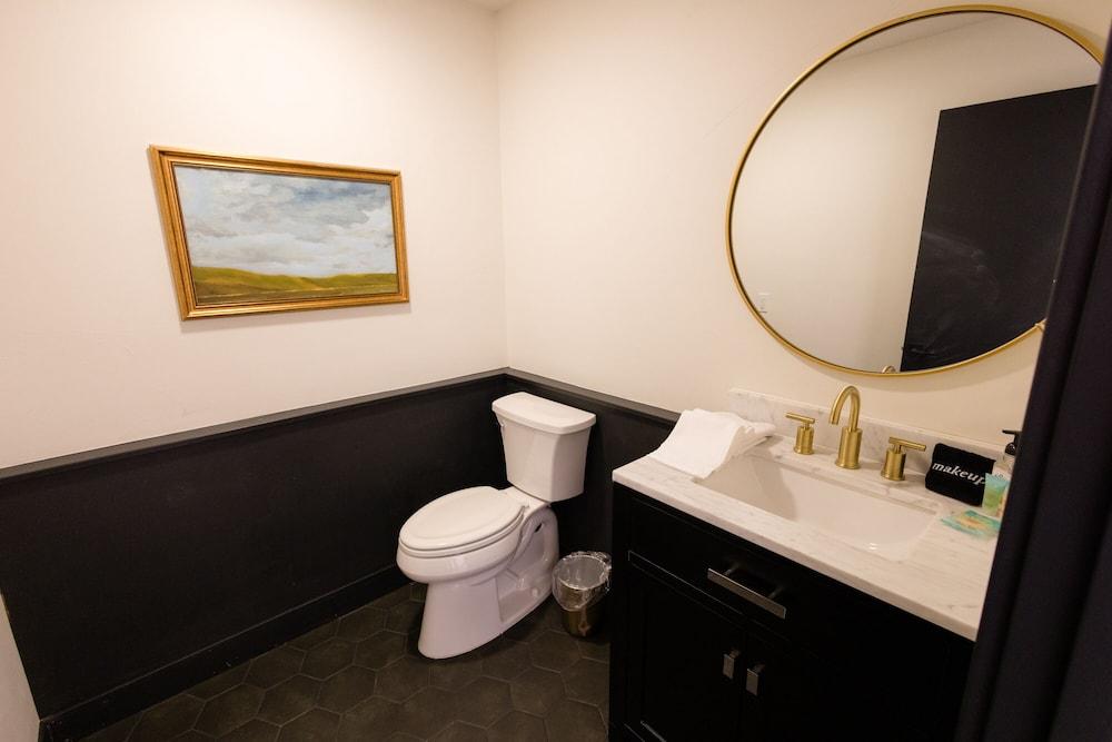 Speakeasy Suites photo 41