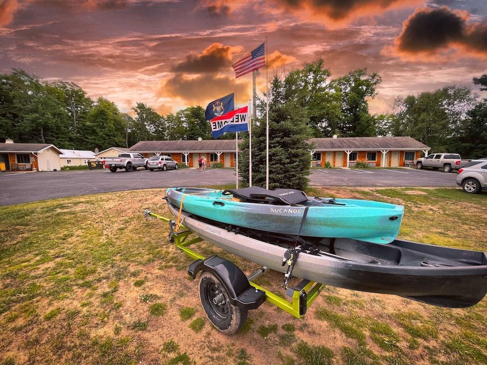 Alger Falls Motel photo 12