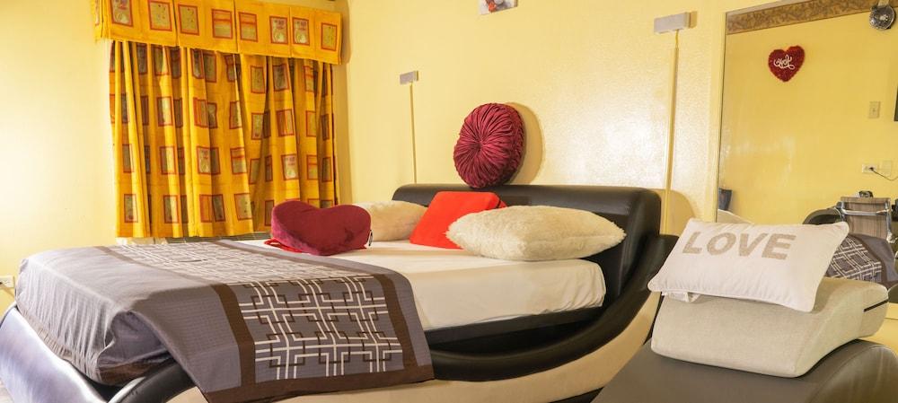 Luxe Inn and Suites photo 3