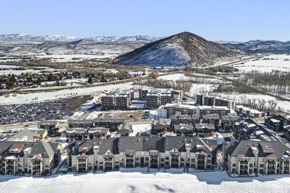The Residences at Blackstone photo 30