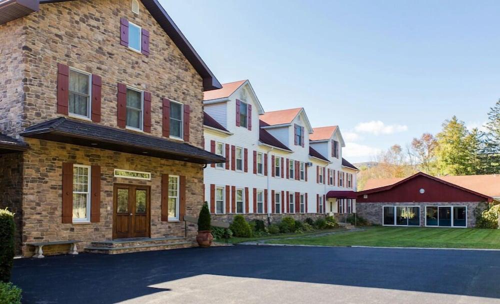 Copperhood Retreat & Spa — hotel in Phoenicia