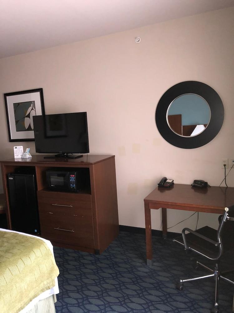 Country View Inn & Suites photo 51