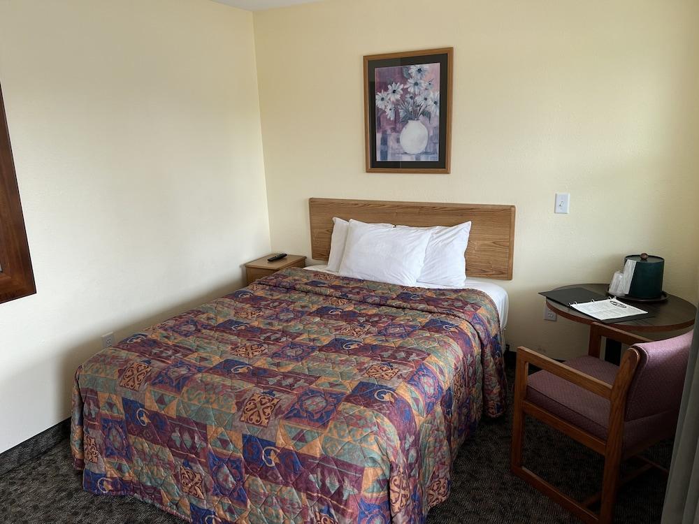 All Star Inn & Suites photo 11