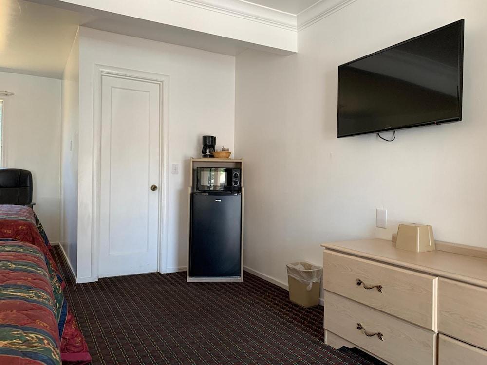 Lark Motel photo 10