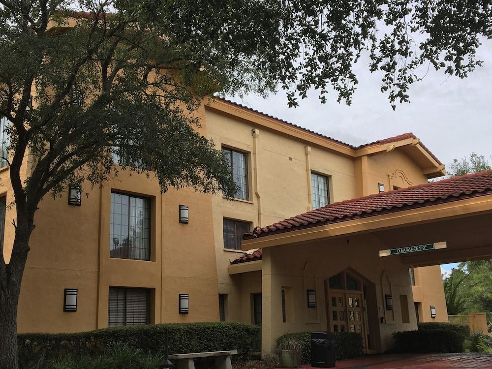 Days Inn by Wyndham Gainesville University I-75 photo 28