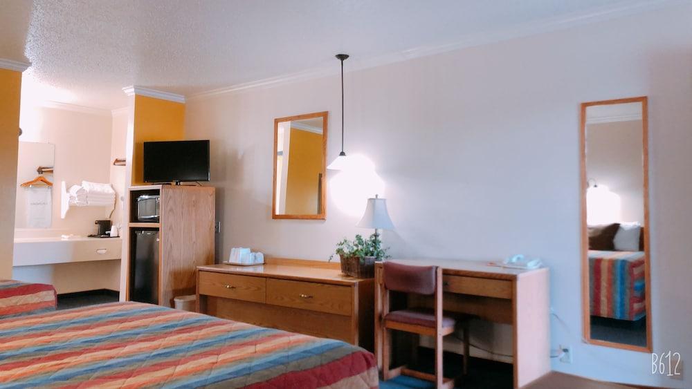 Covered Wagon Motel photo 7