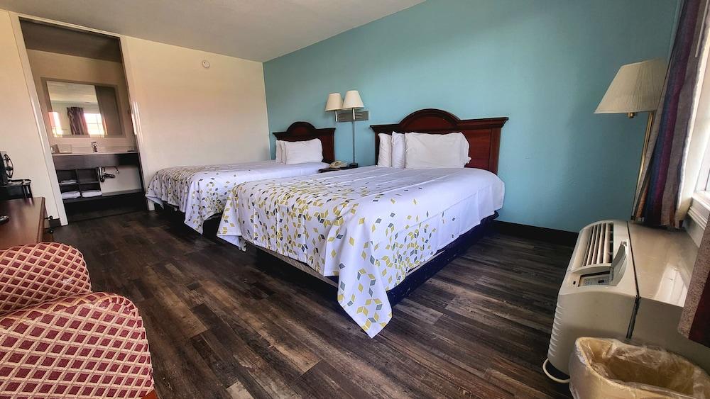 Greeneville Inn and Suites photo 9