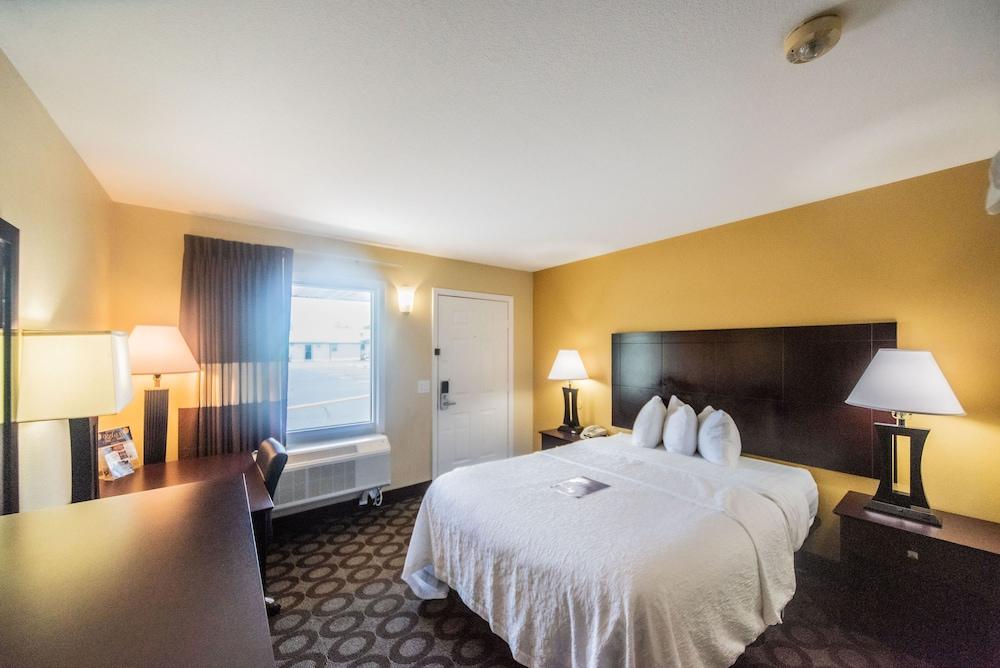 Relax Inn & Suites photo 54