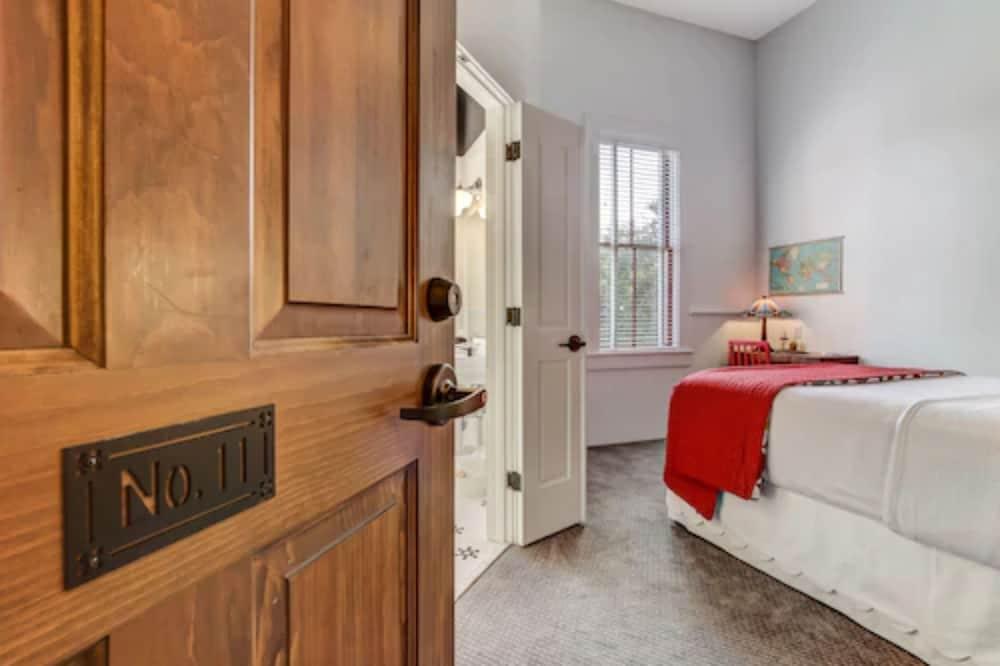 Amelia Schoolhouse Inn photo 12