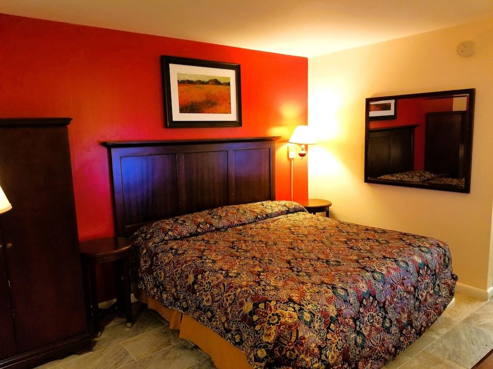 Americas Best Value Inn Arkansas City photo 12
