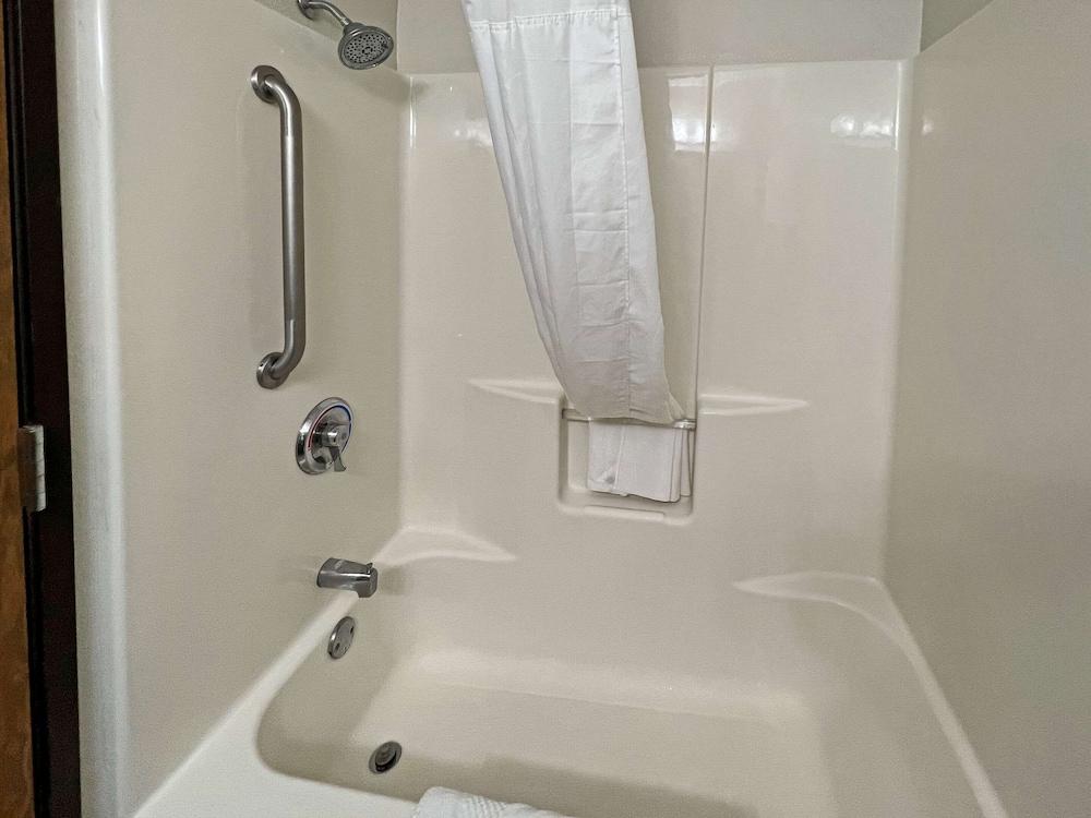 Quality Inn Mitchell I-90 photo 18