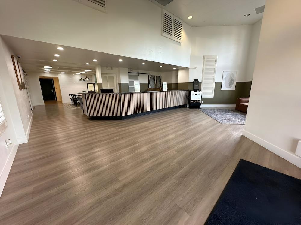 Prodigy Hotel, a Days Inn by Wyndham photo 2