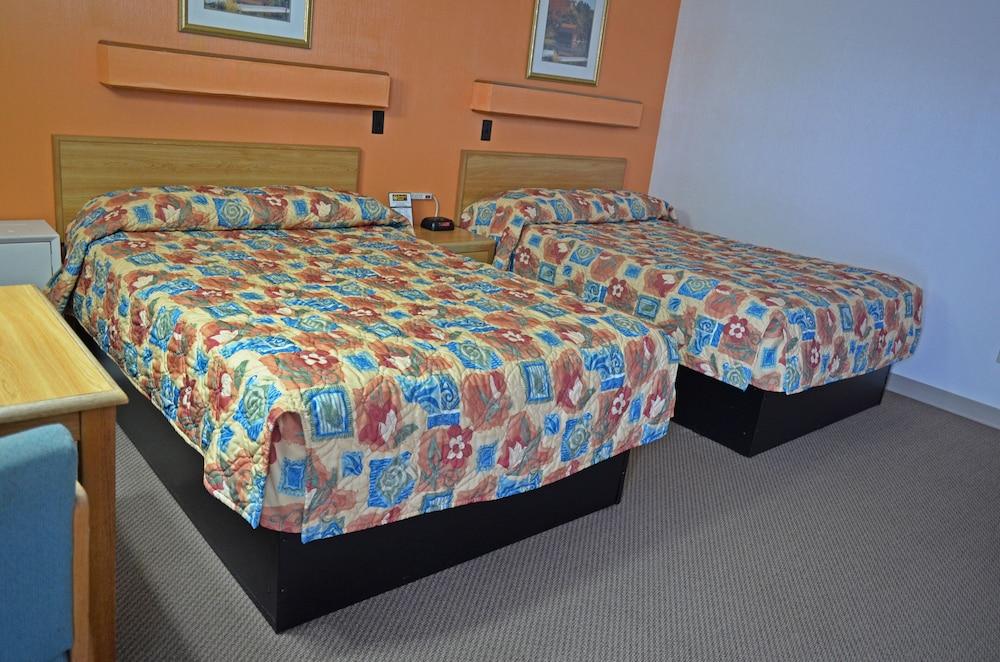 Budget Host Inn Iron Mountain photo 17