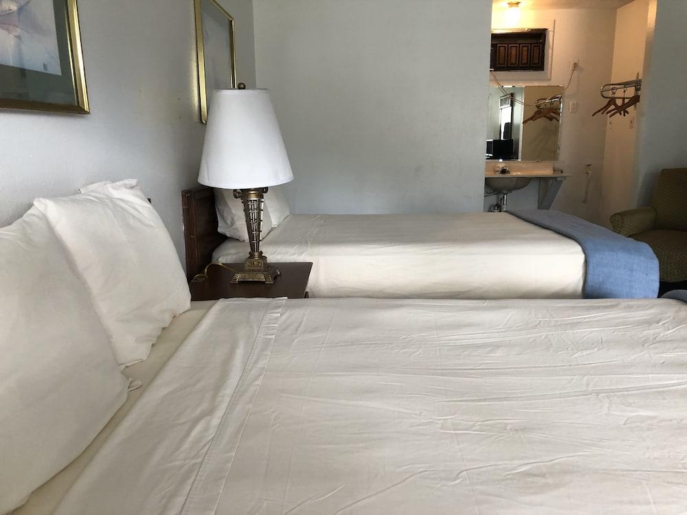 Motel 8 Lake City photo 15