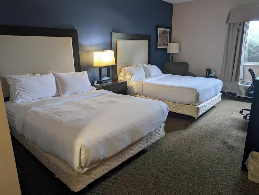 Wingate by Wyndham Ashland photo 5