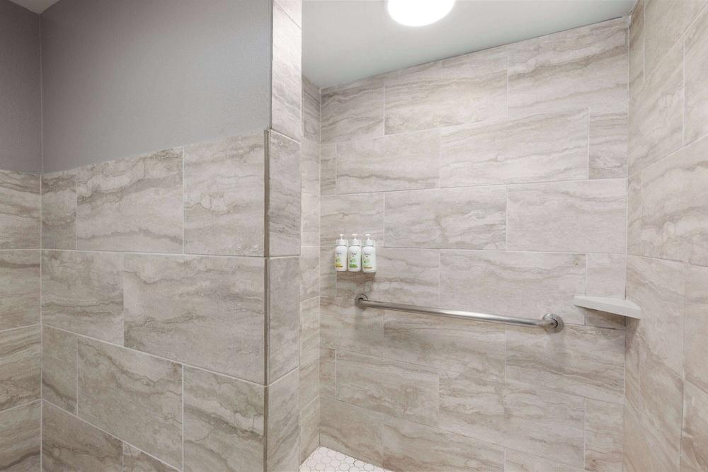Baymont by Wyndham Mobile/Tillmans Corner photo 23