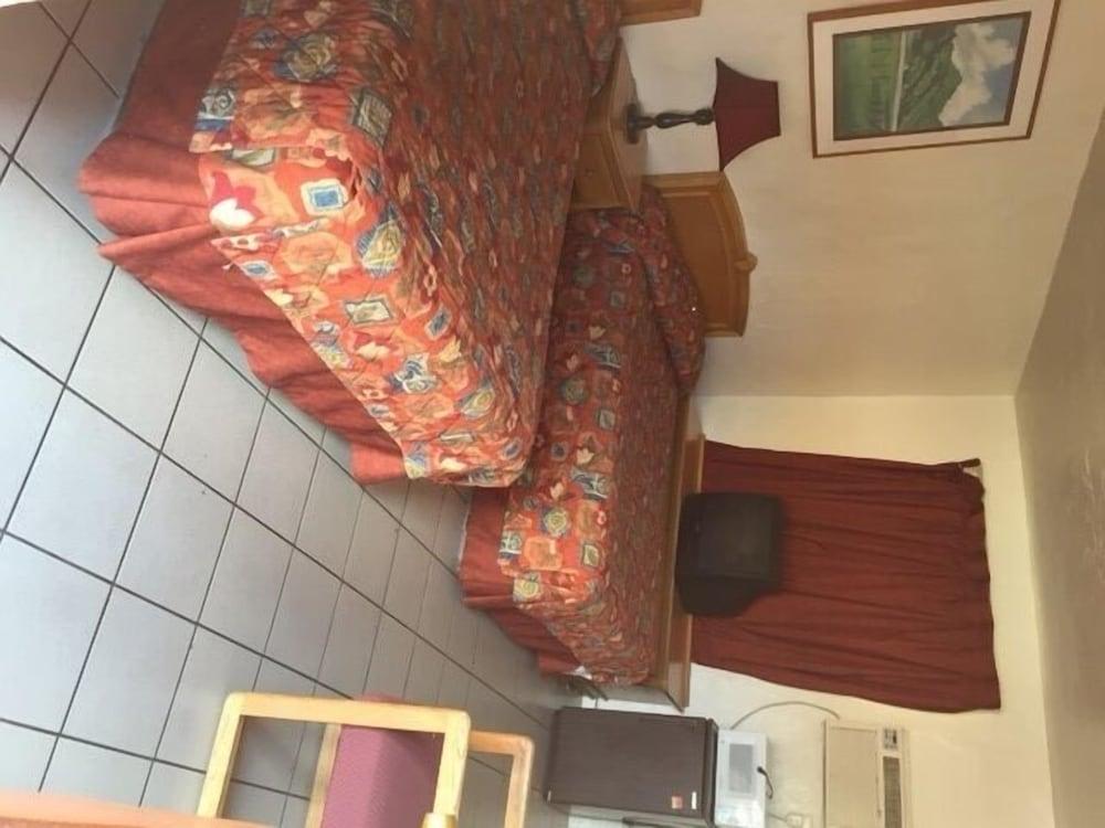 Sunland Motel photo 3