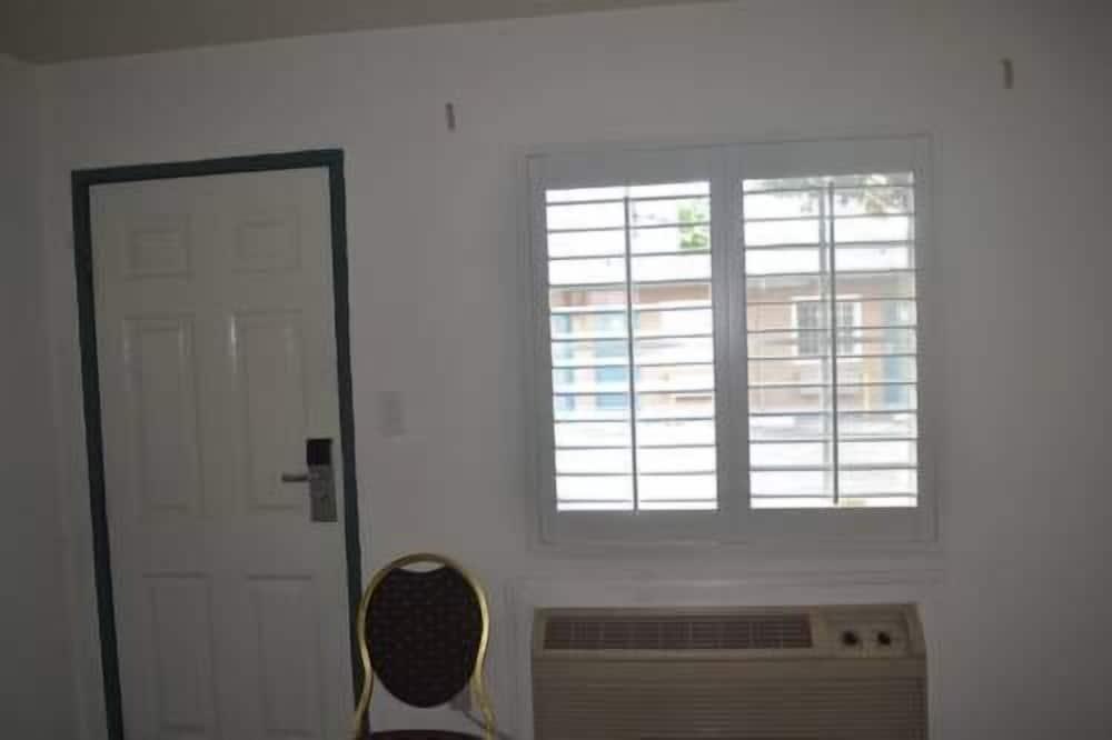 Searle Motel photo 9