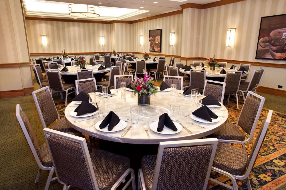 Hilton Chicago/Oak Brook Suites photo 50