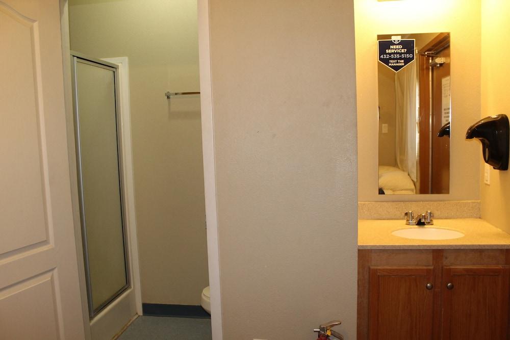 Target Hospitality-Pecos South Lodge photo 15