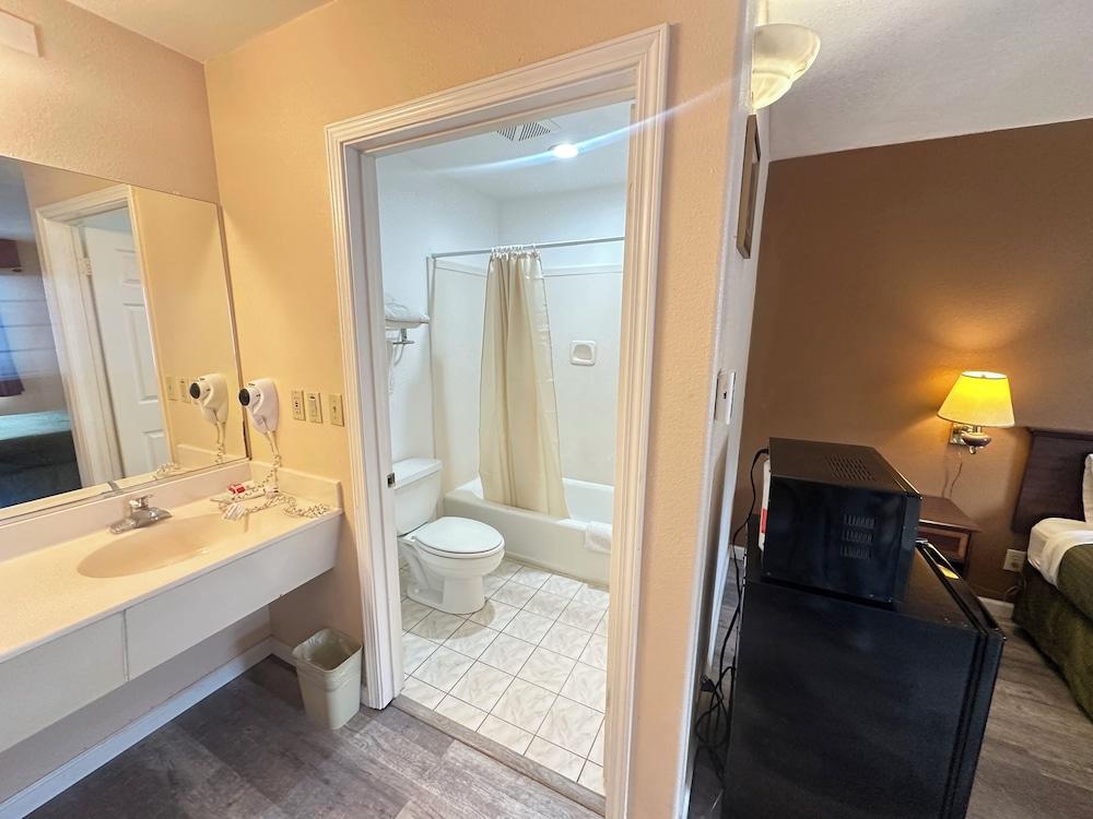 ROYAL INN photo 31