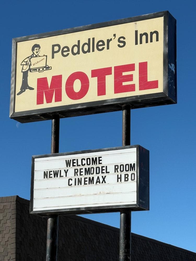 Peddlers Inn Motel photo 1