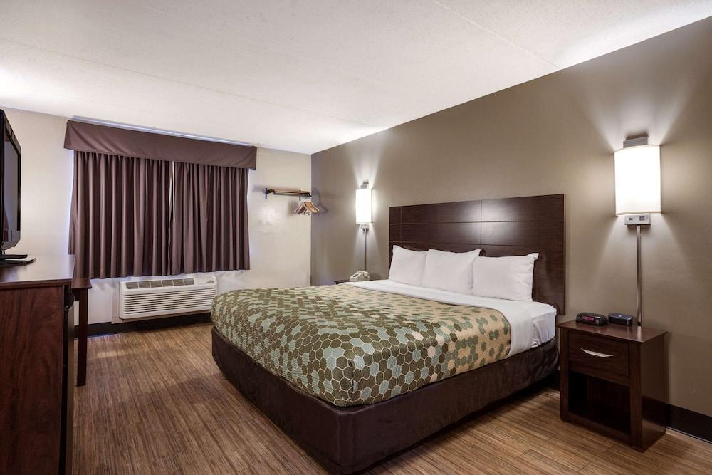 Econo Lodge Darien Lakes photo 13