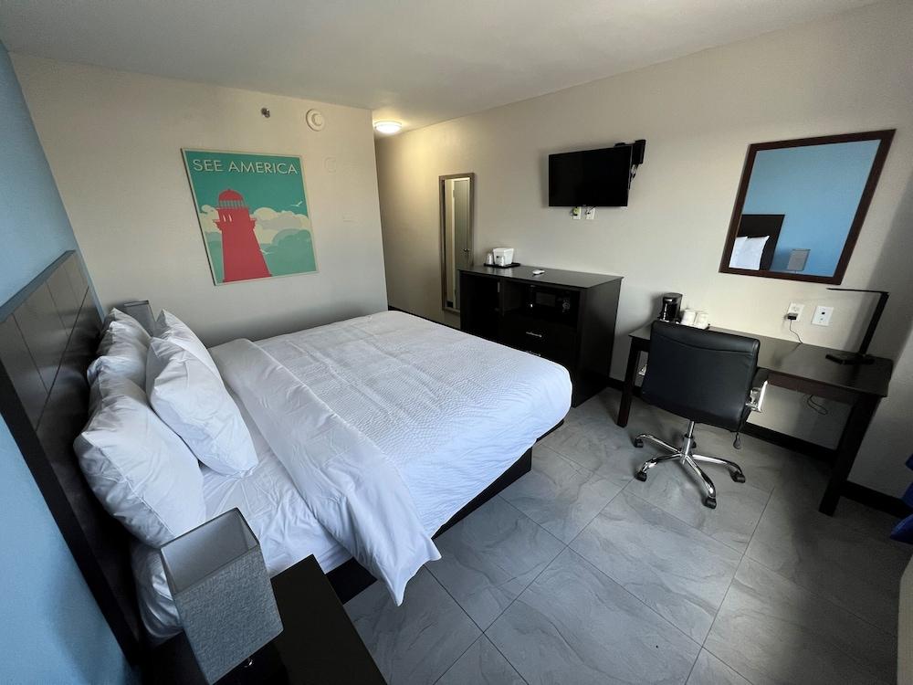 Travelodge by Wyndham Ozone Park photo 12