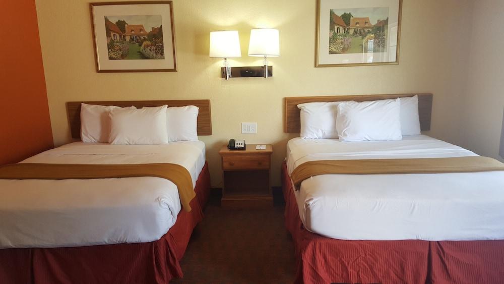 Stadium Motel photo 6