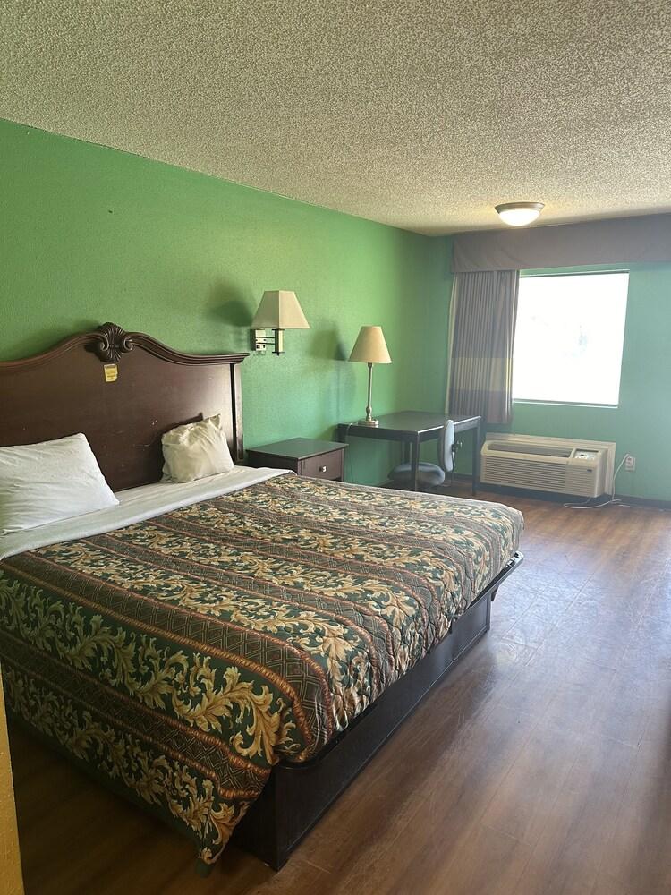 American Inn photo 8