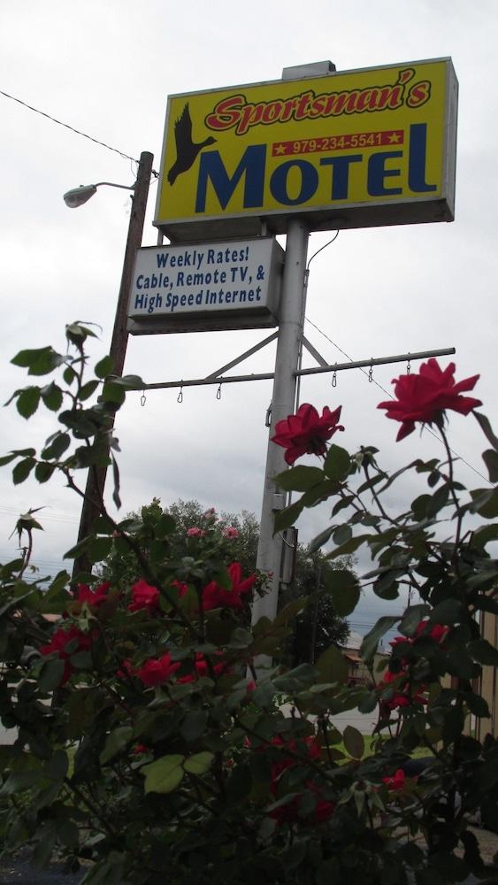 Sportsman Motel photo 19