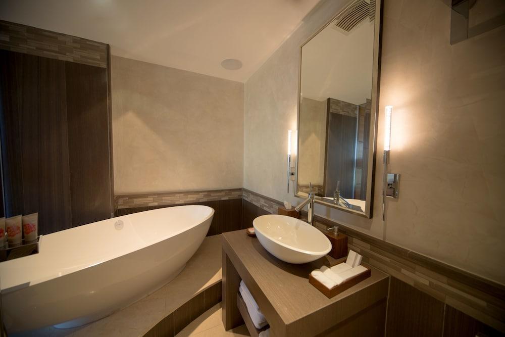 Royal Blues Hotel photo 12