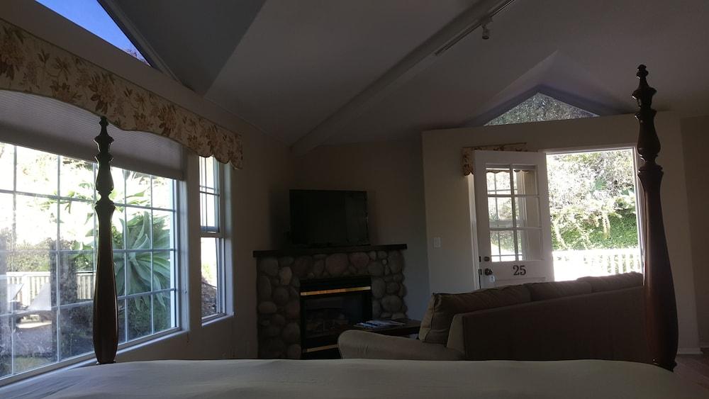 Malibu Country Inn photo 36