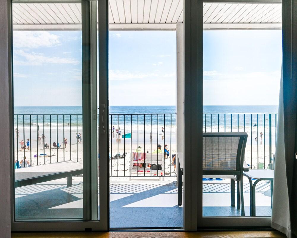 Atlantic Oceanfront Hotel photo 20
