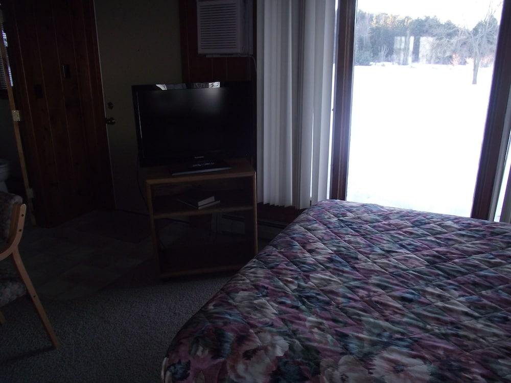 M22 Inn Suttons Bay photo 2