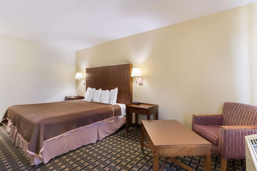 Rodeway Inn Gallup West photo 15