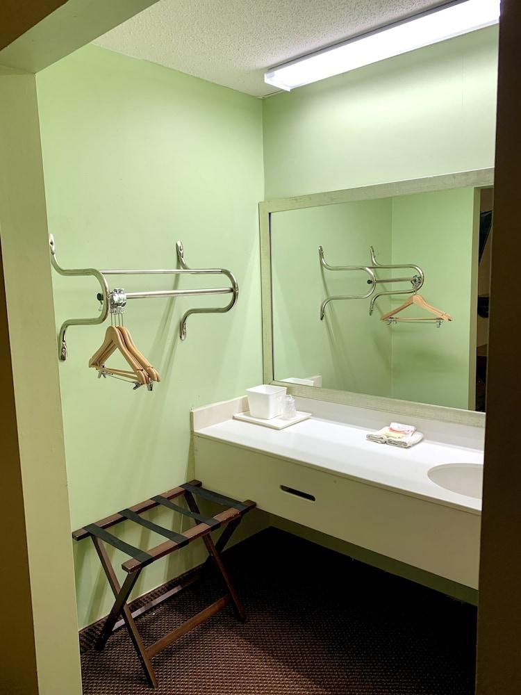 Executive Inn Chester photo 23