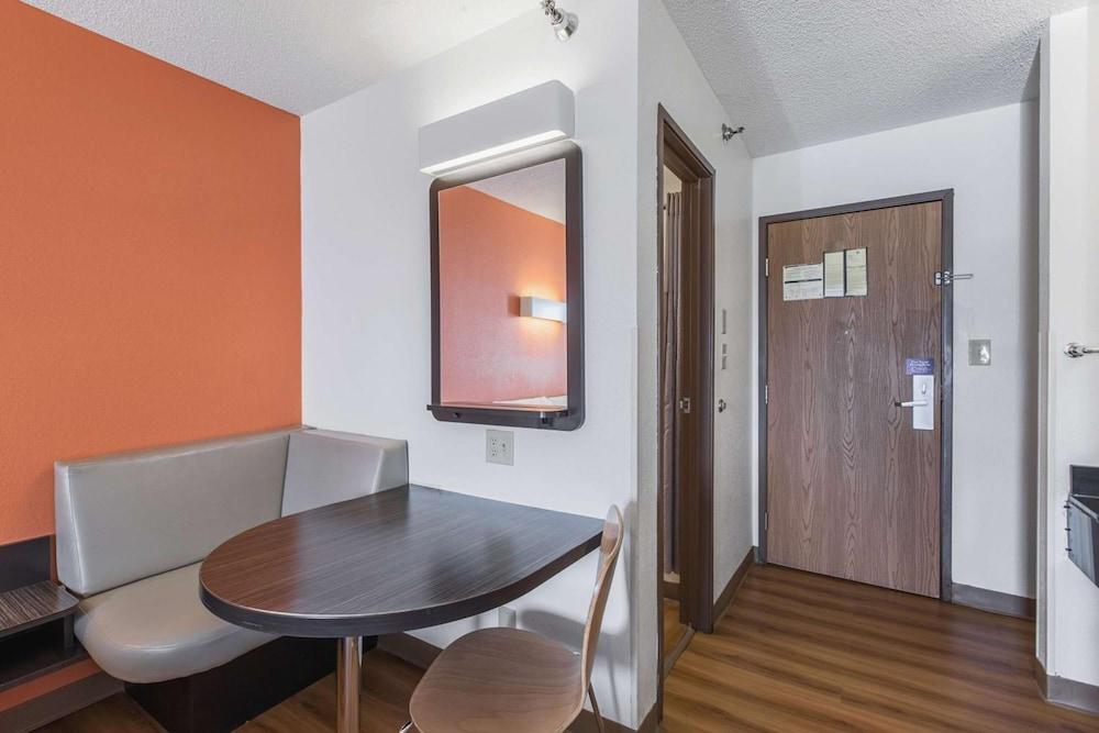 Motel 6 Omaha, NE photo 22