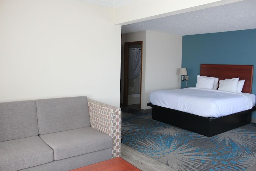Reston Inn & Suites photo 33