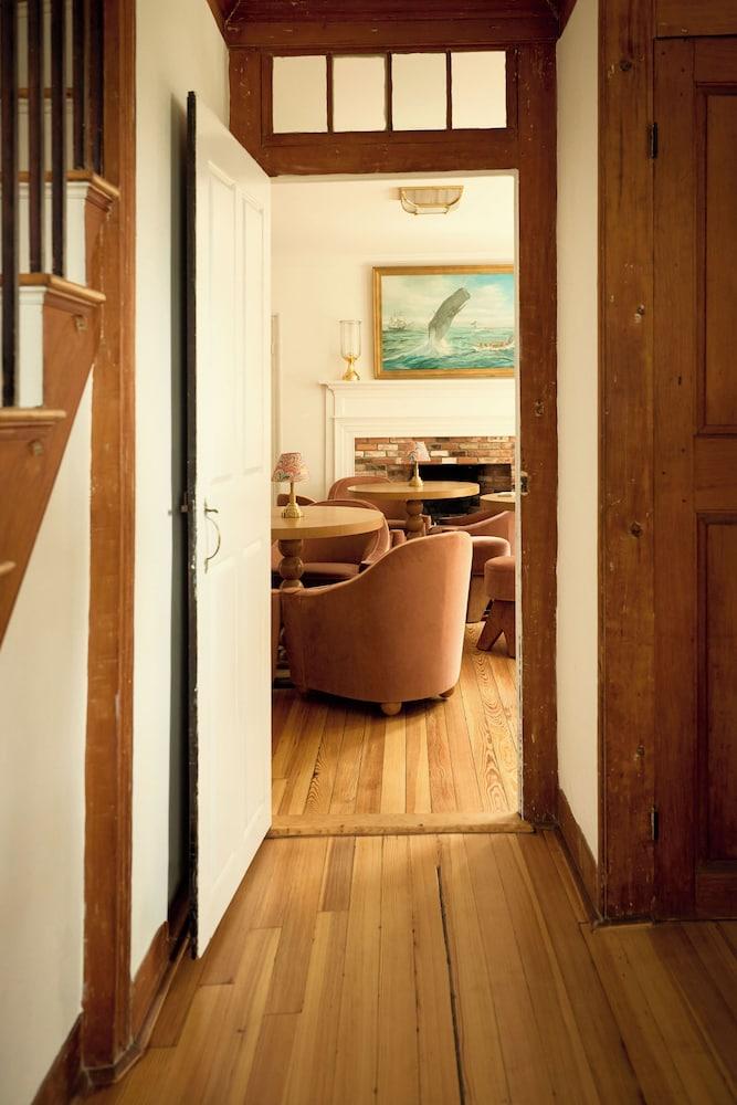 Sawyer House photo 8