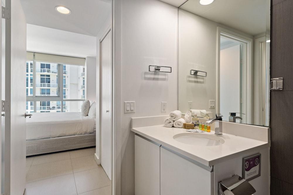 Dharma Home Suites Miami at Monte Carlo photo 56