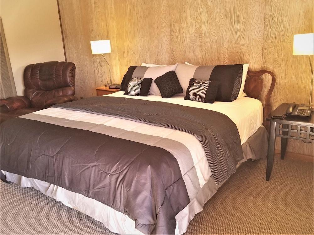 Duffer Motel photo 34