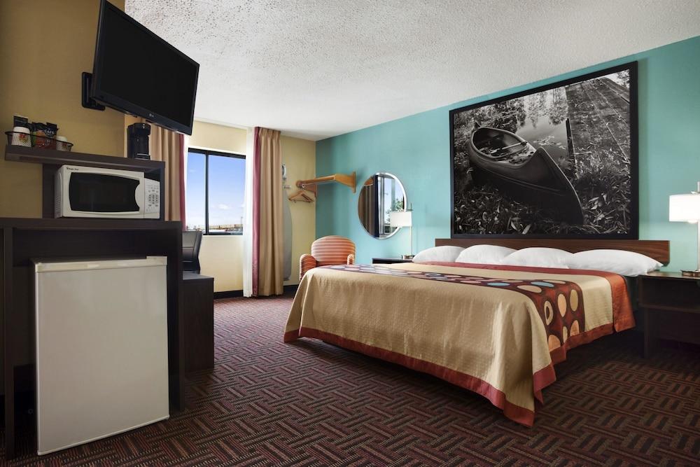 Super 8 by Wyndham Marion photo 5