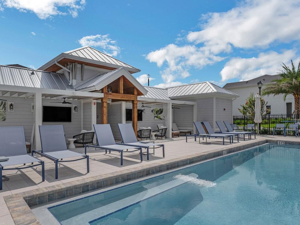 Landing Townhomes Davenport photo 1