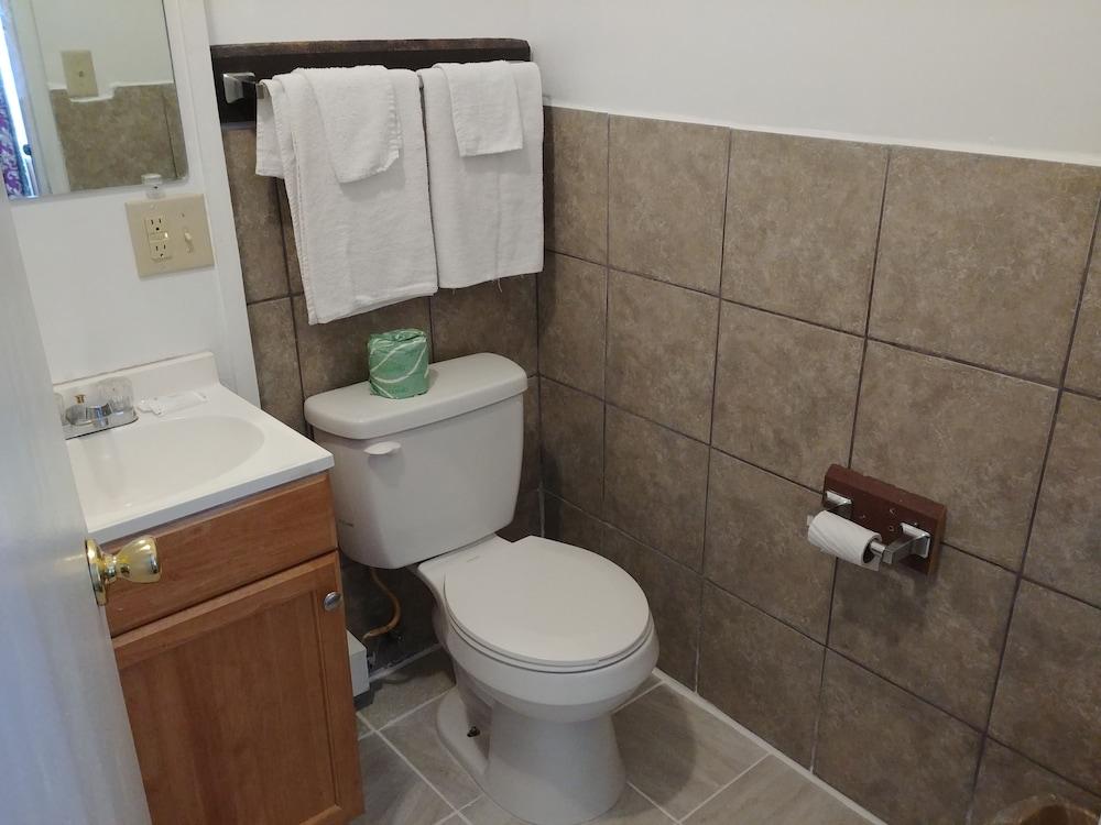 Budget Inn photo 13